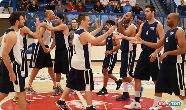 שחקני שתי הקבוצות